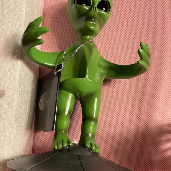 Out of this world unique DWK alien salt and pepper shaker set - Picture 2 of 10